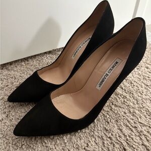 Manolo Blahnik Black Heels Suede Classic 4 inch heel